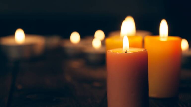 Planning a Funeral at Home? Here’s How Simplicity Casket Can Help